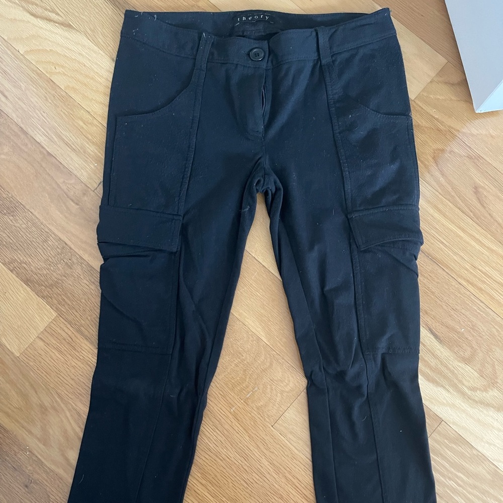 Theory black legging pant with pockets.